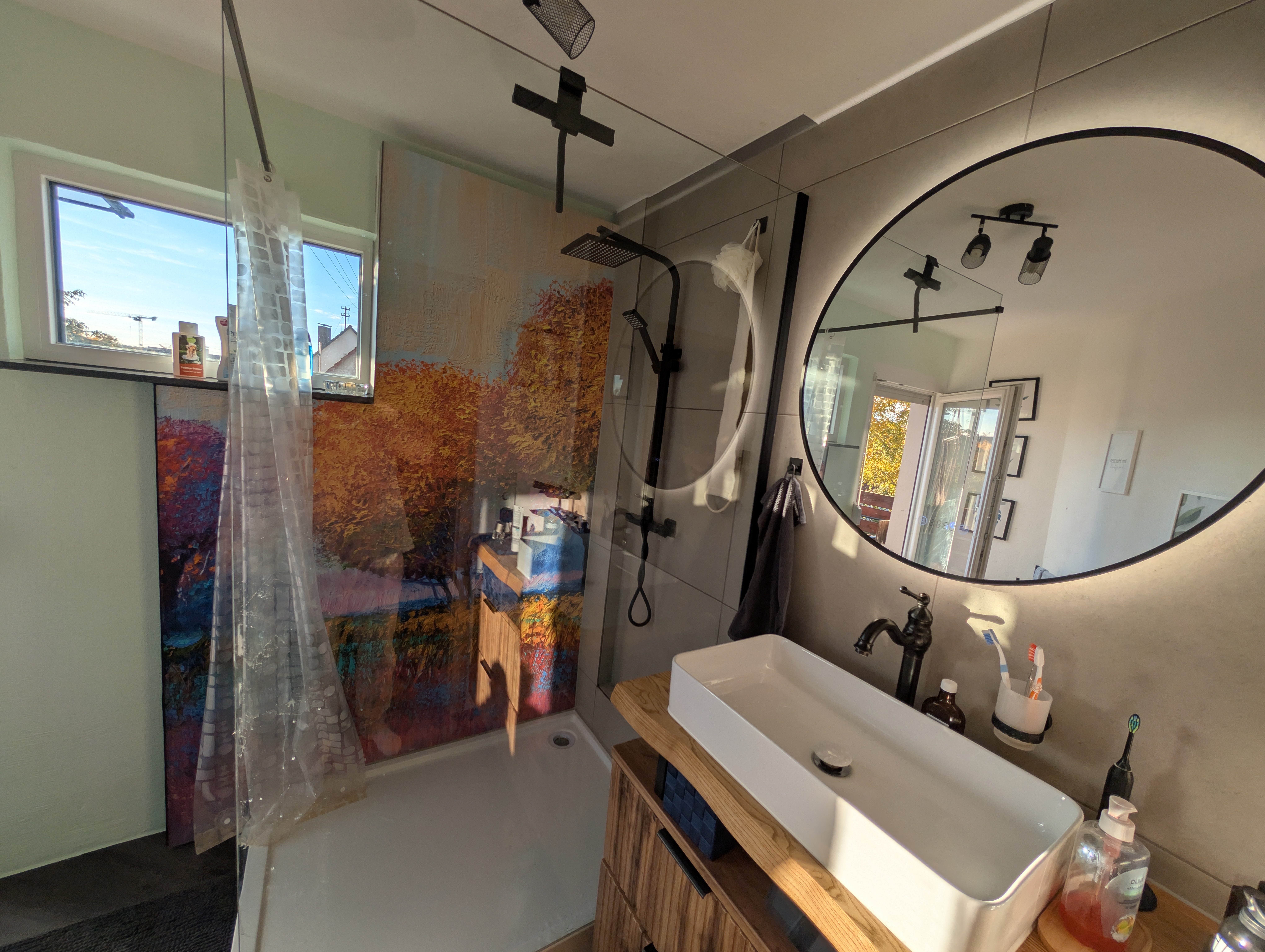 Modernes Badezimmer mit Glasdusche — Kastner Wand und Boden
