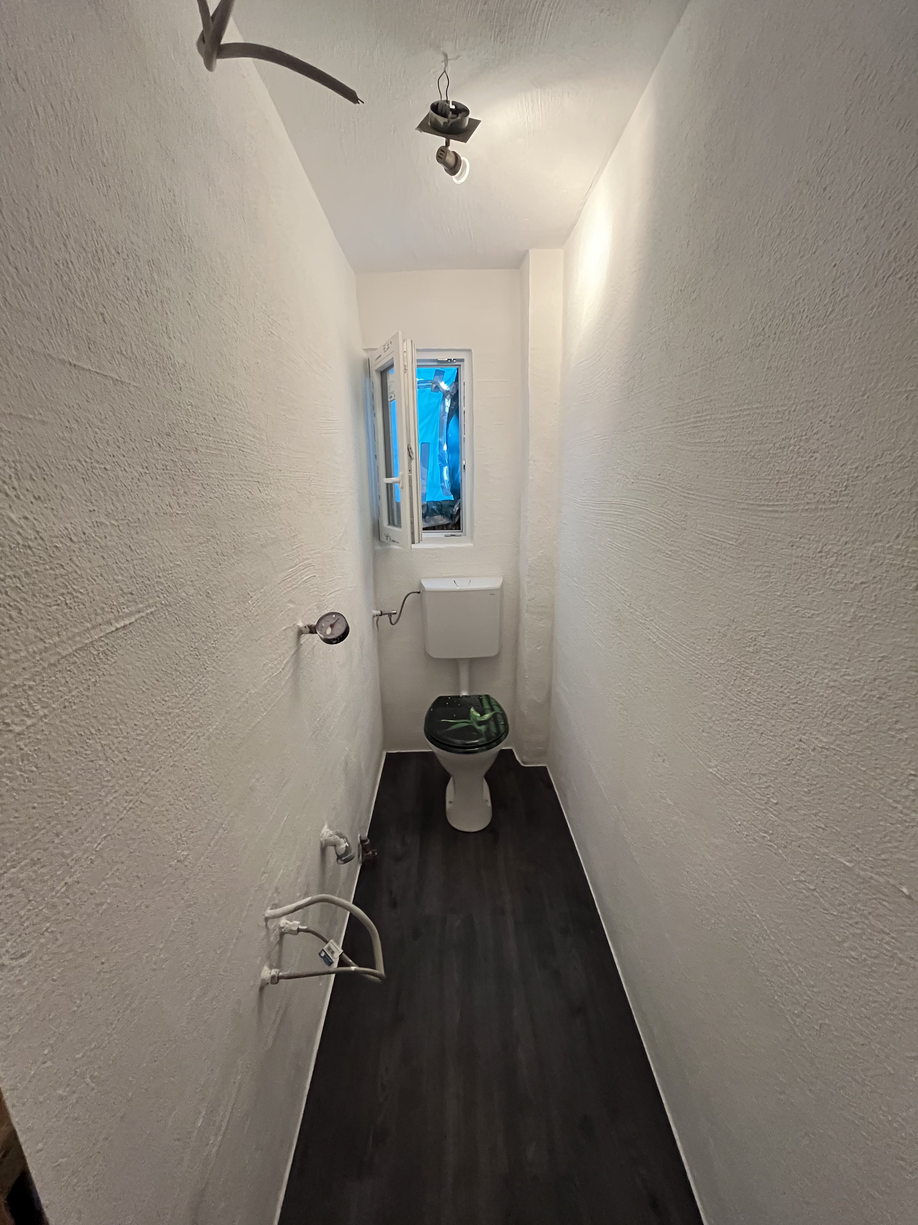 WC mit neuem Vinylboden — Kirchheim unter Teck